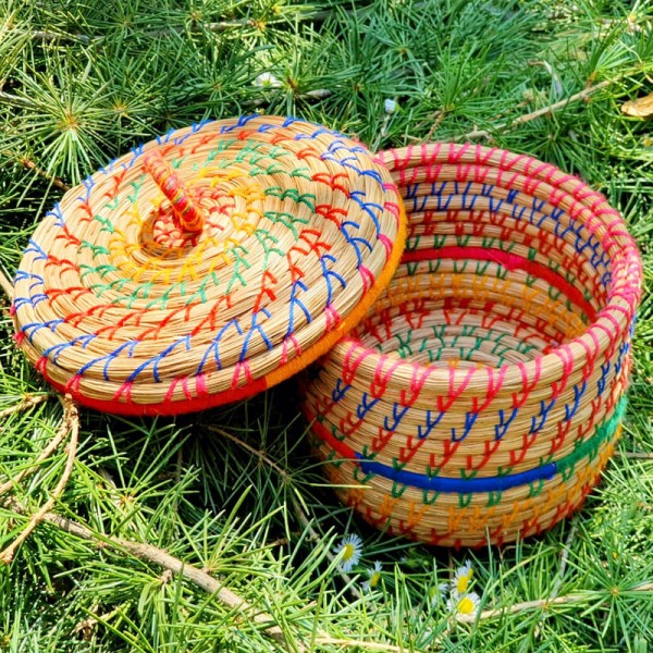 Pine Needle Grass Small Basket With LID